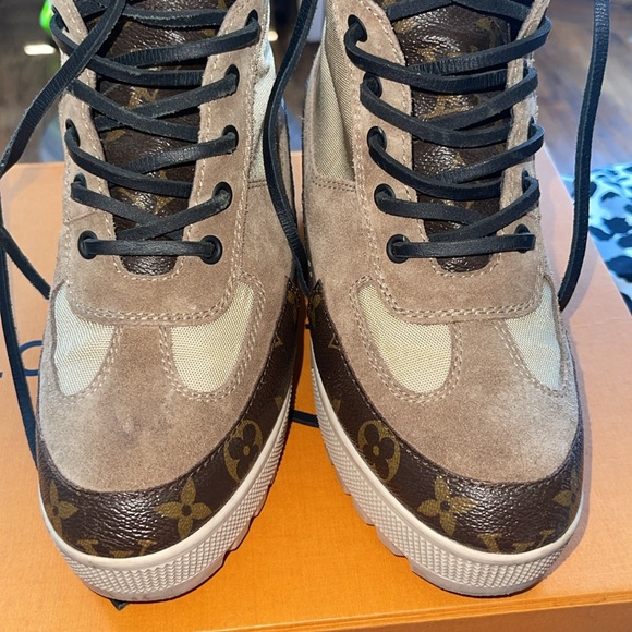 Louis Vuitton Monogram Laureate Leather Combat Boots - Picture 2 of 12